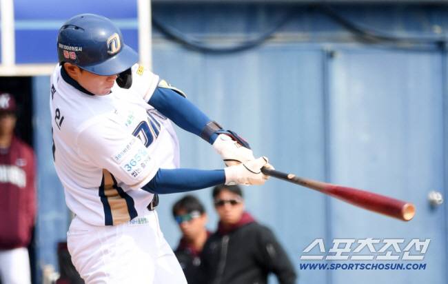 15일 마산야구장에서 열린 NC 다이노스와 키움 히어로즈의 시범경기. NC 신재인이 타격을 하고 있다. 창원=박재만 기자 pjm@sportschosun.com/2026.03.15/