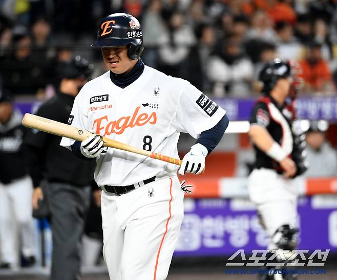 1일 대전한화생명볼파크에서 열린 KT와 한화의 경기. 1회말 한화 노시환이 KT 고영표에 삼진으로 물러나고 있다. 노시환은 전날 경기 5연타석 삼진에 이어 6연타석 삼진을 당했다. 대전=허상욱 기자wook@sportschosun.com/2026.04.01/