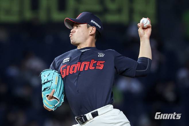 롯데 김진욱이 2일 창원 NC전에 선발 등판, 역투를 펼쳤지만 승리투수 요건 눈앞에서 아쉬움을 삼켰다. 4⅔이닝 3실점으로 물러났다. 사진제공=롯데 자이언츠