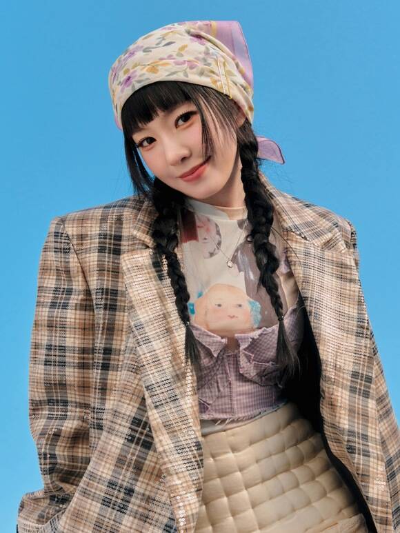 아이린은 무료한 일상의 특별한 감정과 좌절 속에 피어난 희망을 노래하고 스스로를 찾으면서 믿음과 연대로 나아간다. 그 방식이 무심한 듯 하지만 그 온기가 제법 따뜻하다. /SM엔터