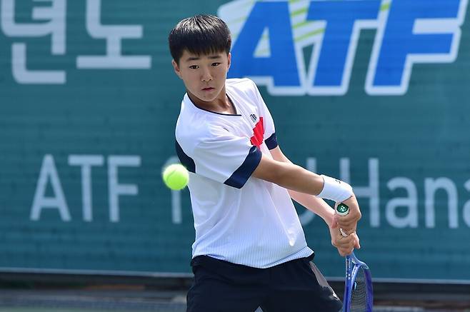 강건우의 백핸드. 황서진 기자