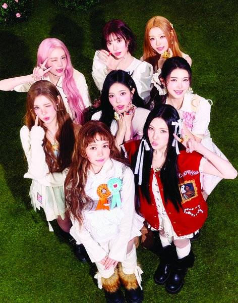 2월 싱글 ‘RUDE!’로 중국 최대 음악 플랫폼 QQ뮤직의 신곡 차트와 유행 지수 차트 1위에 오른 SM의 하츠투하츠.