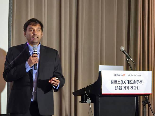 아시시 초디아 알폰소 창립자가 작년 8월 서울 영등포구 콘래드 서울 호텔에서 열린 ‘기업공개(IPO) 추진 전략’ 기자간담회에서 미국 증시 상장 계획을 발표하고 있다./정두용 기자