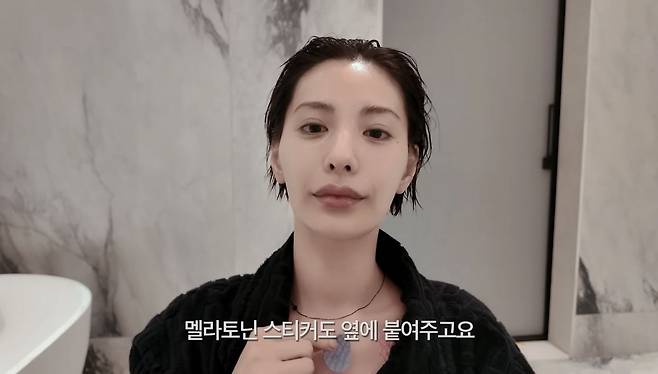 유튜브 〈NA()NA〉