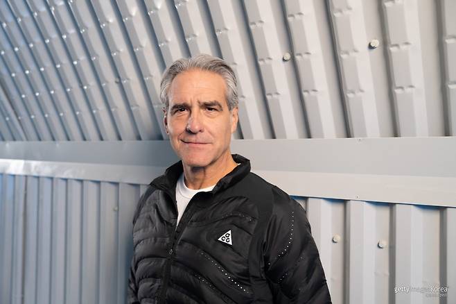 엘리엇 힐 나이키 최고경영자(CEO). 주가 급락과 실적 부진 속에서 전략 전환 성과에 대한 시장의 평가가 엇갈리고 있다. ⓒBloomberg/GettyImages