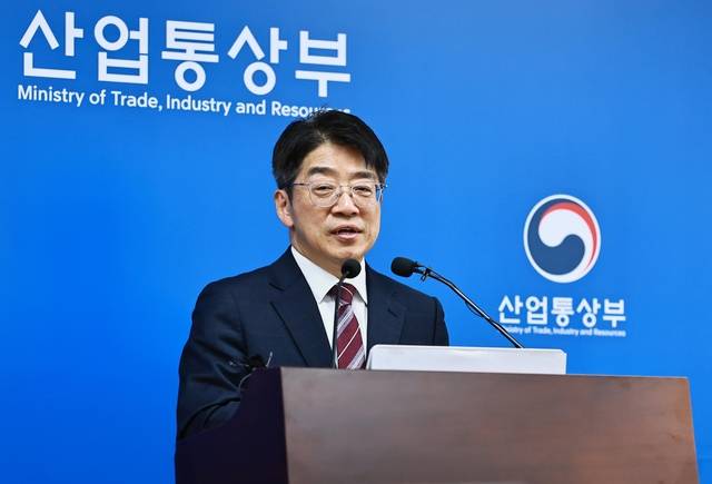 양기욱 산업통상부 산업자원안보실장이 지난달 24일 산업부 기자실에서 열린 ‘중동상황 대응본부 브리핑’에서 질의응답을 진행하고 있다. [산업부 제공]