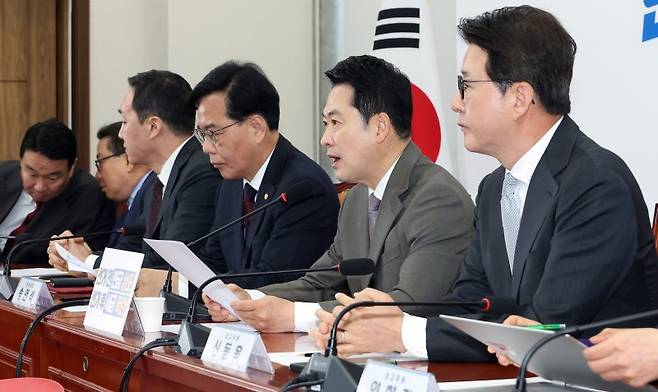 국민의힘 장동혁 대표가 2일 국회에서 열린 최고위원회의에서 발언하고 있다. 연합뉴스