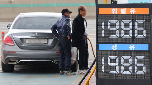 지난달 31일 서울 서초구 만남의광장 주유소 모습. 연합뉴스