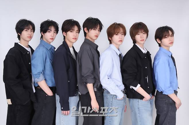 ‘2025 KGMA’ IS 라이징 스타상을 수상한 그룹 아이딧이 26일 오후 서울 중구 순화동 KG타워에서 진행된 일간스포츠와의 인터뷰에 앞서 포즈를 취하고 있다. 서병수 기자 qudtn@edaily.co.kr /2026.03.26/