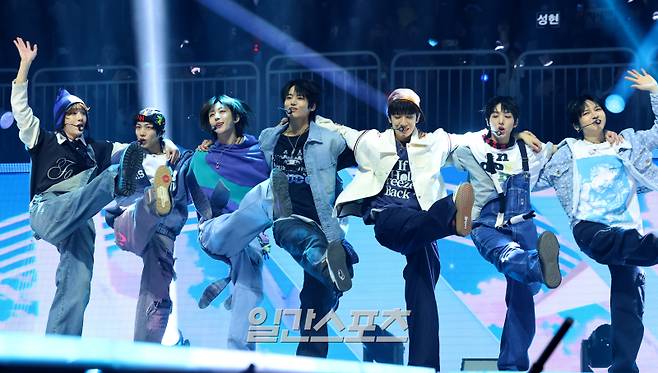 2025 코리아 그랜드 뮤직 어워즈 with iM뱅크’(2025 KGMA) 둘째날 뮤직데이가 15일 오후 인천 영종도 인스파이어 아레나에서 펼쳐졌다. 아이딧이 스페셜무대를 꾸미고 있다.&nbsp; 영종도(인천)=KGMA특별취재단/2025.11.15/