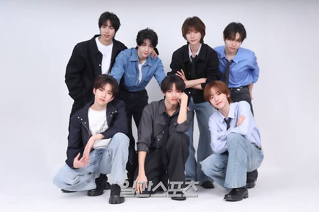 ‘2025 KGMA’ IS 라이징 스타상을 수상한 그룹 아이딧이 26일 오후 서울 중구 순화동 KG타워에서 진행된 일간스포츠와의 인터뷰에 앞서 포즈를 취하고 있다. 서병수 기자 qudtn@edaily.co.kr /2026.03.26/