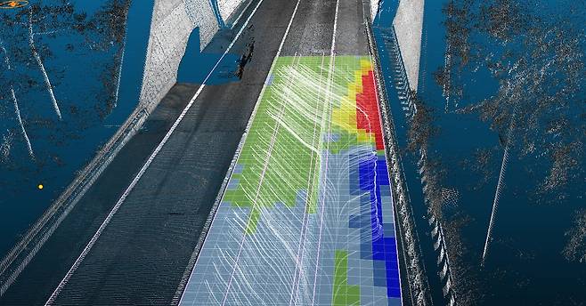 빗길 교통사고가 난 고속도로의 상태를 AI로 분석한 모습. 사진 한국도로공사