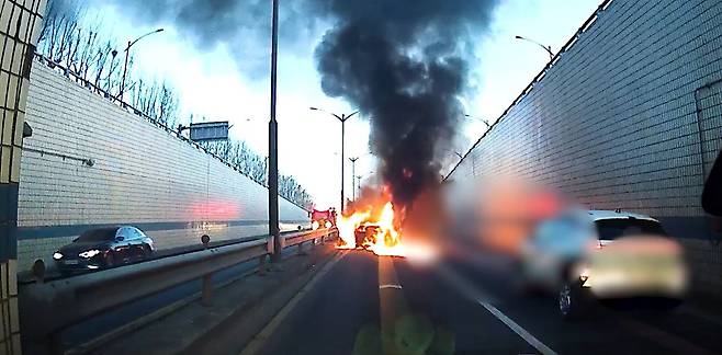 지난달 19일 남태령 지하차도에서 난 차량 화재 현장 사진. 경기남부경찰청