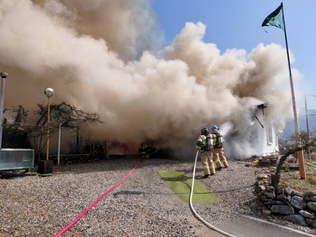 ▲ 2일 오전 10시 10분쯤 정선군 북평면 문곡리 문곡교의 한 주택에서 불이 나 1시간 30여분 만에 꺼졌다. 강원소방본부 제공