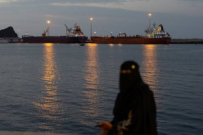 이란 전쟁 오만 무스카트 정박중인 유조선 사진=연합뉴스