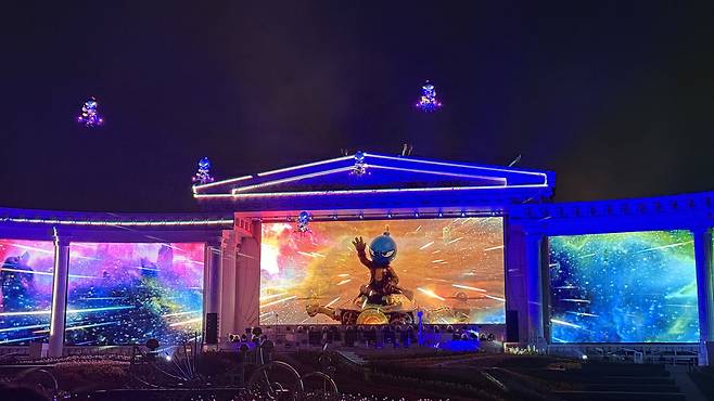 Drones move during the fireworks show [WOO JI-WON]