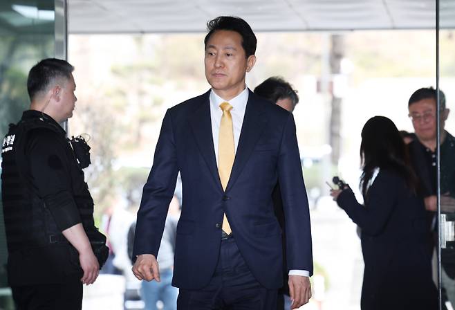 오세훈 서울시장이 1일 서울 서초구 서울중앙지법에서 열리는 1심 속행 공판에 출석하고 있다. 연합뉴스