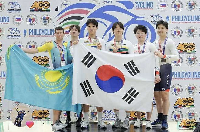 4km 개인추발에서 금메달을 회득한 김정빈-파일럿 윤재원(B) / 사진=대한장애인사이클연맹