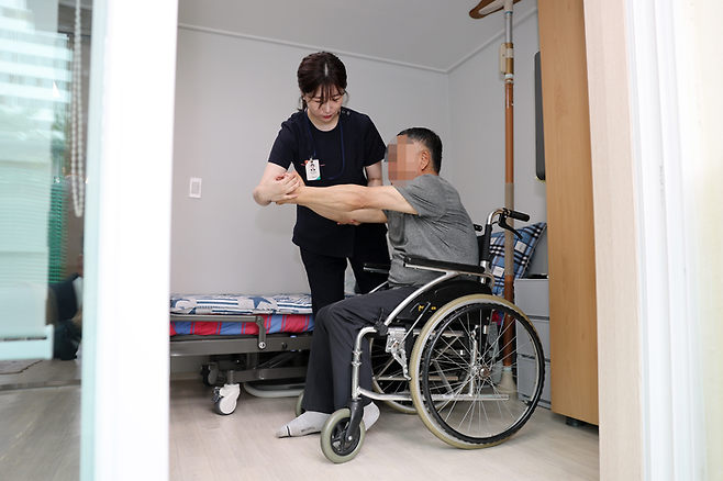 광주 광산구가 보건복지부의 ‘중간집 모형 구축 공모사업’에 선정돼 국비 2억원을 확보했다. 광주 광산구 살던 집 프로젝트. [광산구]