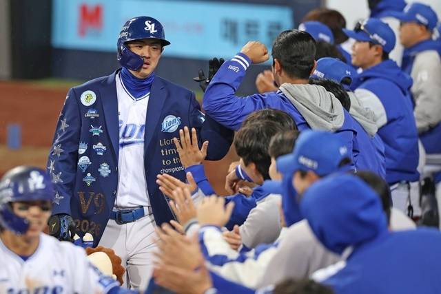 1일 두산전에서 홈런포를 쏘아올린 구자욱. 사진=삼성 제공