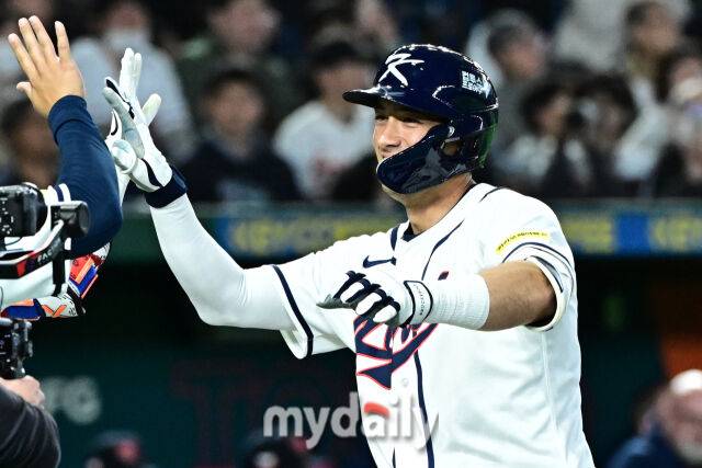5일 일본 도쿄돔에서 열린 2026 월드 베이스볼 클래식(WBC) 조별리그 한국-체코 경기. 위트컴이 5회말 1사 1루에 투런포를 친 후 기뻐하고 있다./도쿄(일본)=한혁승 기자 hanfoto@mydaily.co.kr