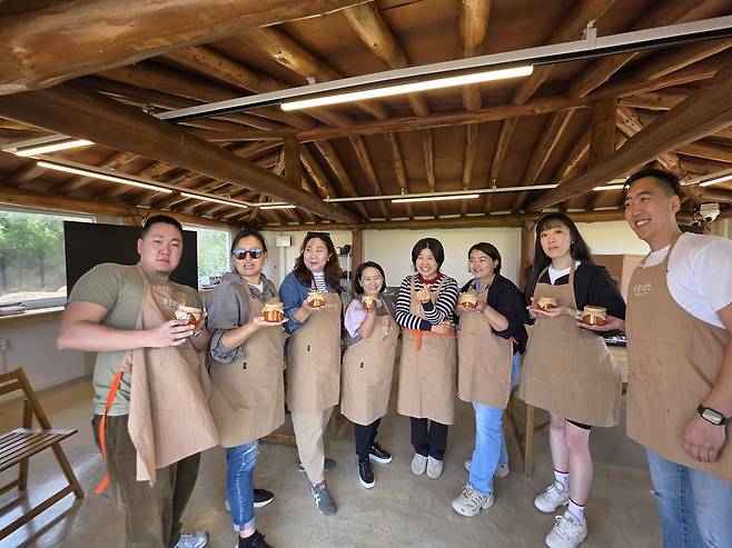 몽골 주요 여행사와 교육여행협회 관계자들의 제주 답사여행 무릉외갓집 방문