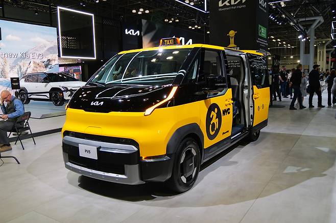 2026 뉴욕 국제 오토쇼 현장에 전시된 PV5 WAV 콘셉트카 [기아 제공]