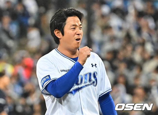 [OSEN=대구, 이석우 기자] 1일 대구삼성라이온즈파크에서 2026 신한 SOL KBO 리그 삼성 라이온즈와 두산 베어스의 경기가 열렸다. 홈팀 삼성은 양창섭이, 방문팀 두산은 최승용이 선발 출전했다. 삼성 라이온즈 양창섭이 5회초 2사 만루 두산 베어스 양의지의 3루 땅볼때 2루에서 정수빈의 포스 아웃 상황 비디오 판독이 아웃으로 결정되자 환호하고 있다. 2026.04.01 / foto0307@osen.co.kr