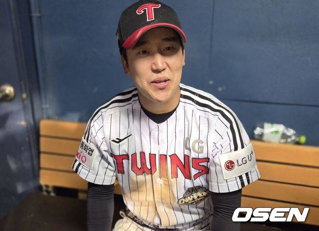 [OSEN=잠실, 한용섭 기자] LG 트윈스 구본혁이 1일 잠실구장에서 열린 KIA 타이거즈와 경기에서 승리한 후 1회 2사 1,3루에서 기습번트 상황을 이야기하고 있다. /orange@osen.co.kr