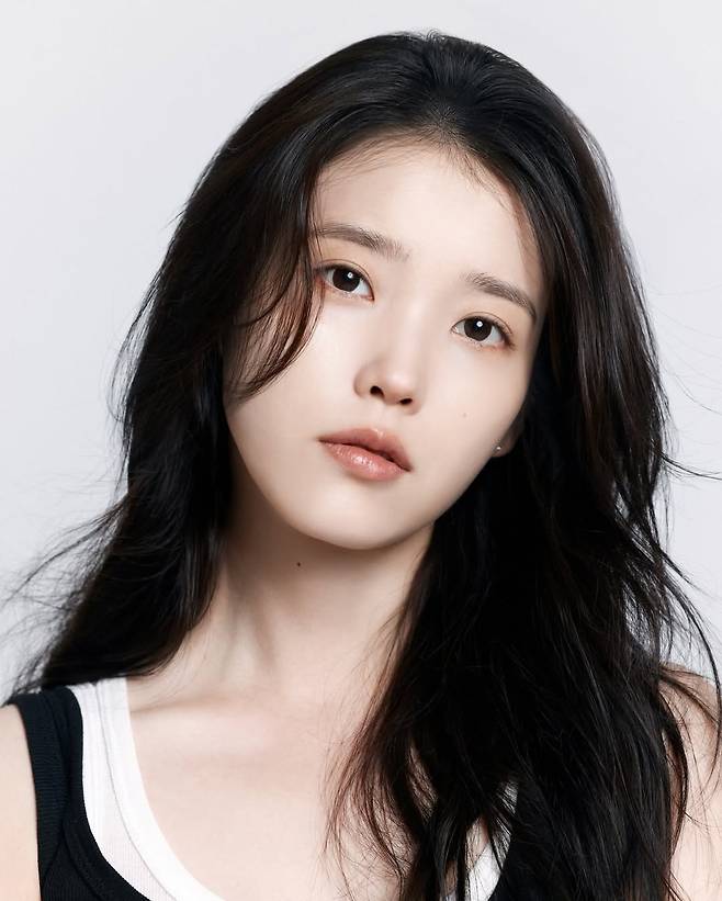 아이유. EDAM엔터테인먼트 제공