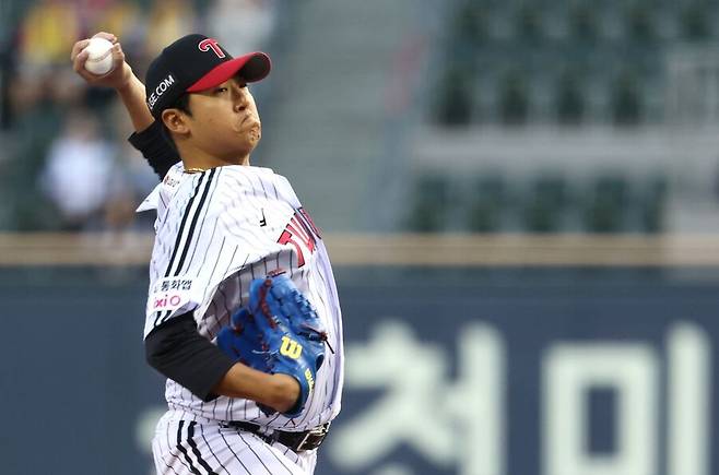 ▲ 1일 잠실 KIA전에서 4.1이닝 1실점으로 팀의 시즌 첫 승 발판을 놓은 송승기 ⓒ연합뉴스
