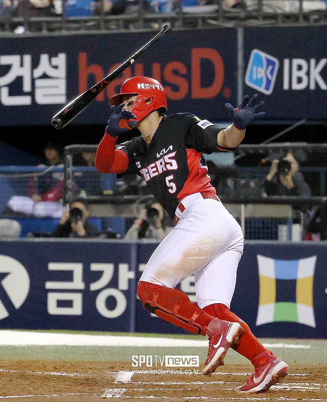 ▲ 당장의 내야 안타 하나보다는 시즌을 길게 보며 차분하게 단계를 진행하고 있는 김도영 ⓒ곽혜미 기자