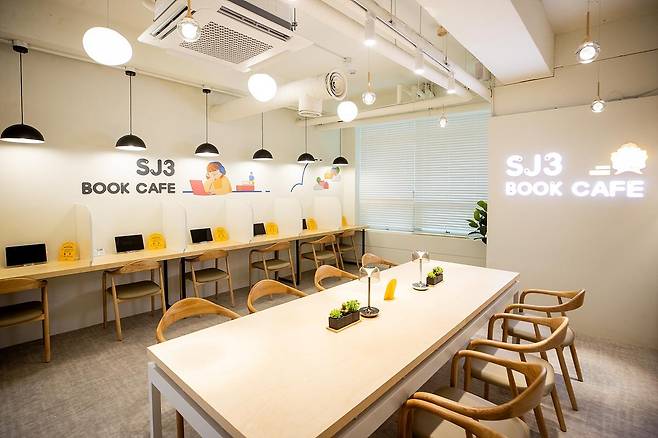 '신정3 북카페' 내 전자책 활용공간 [양천구 제공. 재판매 및 DB 금지]