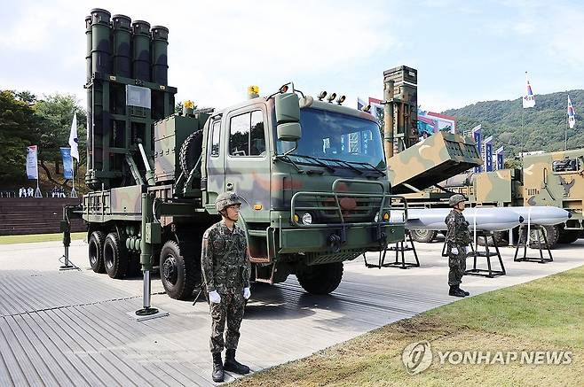 한국형 3축 체계 자산 '천궁-Ⅱ' (계룡=연합뉴스) 이주형 기자 = 국방부는 건군 77주년을 맞아 국군이 보유한 유·무인 복합체계 신무기를 공개했다. 사진은 지난달 29일 국군의날 미디어데이 행사에서 공개된 천궁-Ⅱ . 2025.10.1 coolee@yna.co.kr