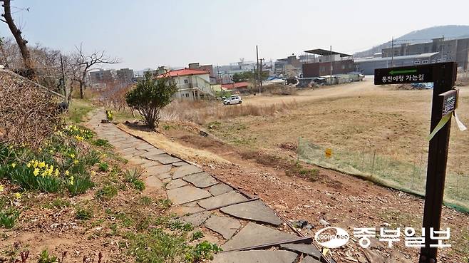 통진향교에서 통진이청으로 향하는 군하리 관청길. 유승혜 여행작가