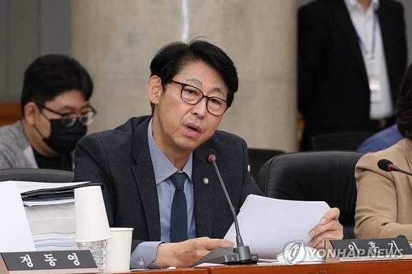지난해 10월 과학기술정보방송통신위원회 국정감사에서 더불어민주당 이훈기(인천 남동을) 의원이 질의하고 있다. 2025.10.24 [사진=연합뉴스]