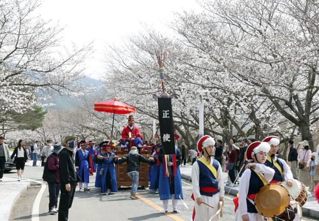 지난 2024 영암왕인문화축제 왕인행렬 모습. 영암군 제공