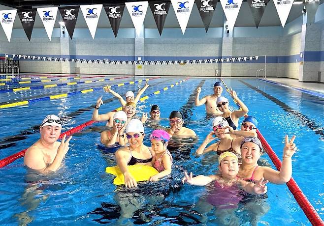 지난 3월 개장한 빛가람복합문화체육센터 수영장에서 시민들이 수영을 즐기고 있다. (제공=나주시)