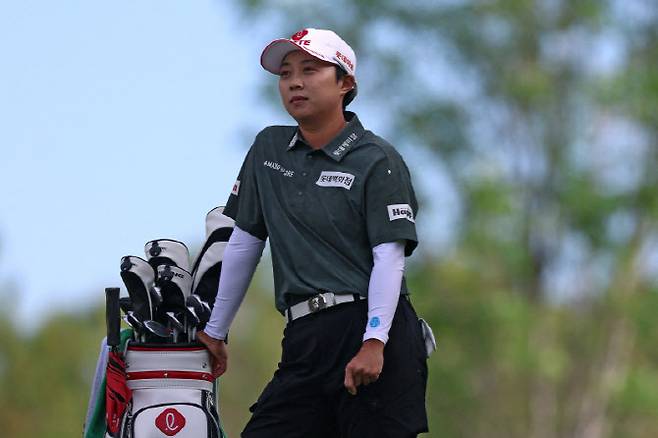 김효주가 3일(한국시간) 미국 네바다주 라스베이거스의 섀도 크리크 골프클럽에서 열린 아람코 챔피언십 1라운드 13번홀에서 코스를 바라보며 생각에 잠겨 있다. (사진=AFPBBNews)