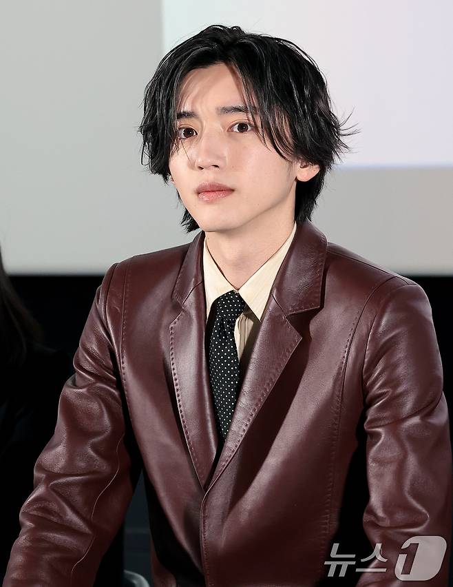 일본 배우 미치에다 슌스케(道枝駿佑)가 3일 서울 용산구 CGV용산아이파크몰에서 열린 영화 ‘네가 마지막으로 남긴 노래’ 기자 간담회에서 취재진 질문을 듣고 있다. 지난 1일 개봉한 '네가 마지막으로 남긴 노래'는 시를 쓰는 소년 '하루토'와 노래로 세상을 그리는 소녀 '아야네'가 둘만의 음악과 사랑을 완성해 가는 청춘을 그린 작품이다. 2026.4.3 ⓒ 뉴스1 권현진 기자