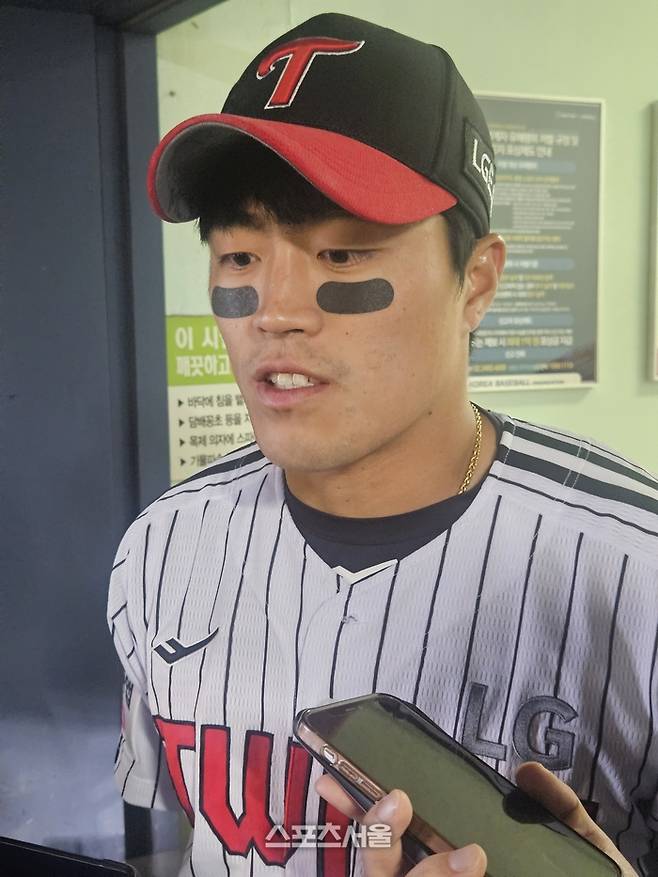 LG 천성호가 2일 서울 잠실구장에서 열린 2026 KBO리그 정규시즌 KIA전 승리 후 취재진 인터뷰에 응하고 있다. 잠실 | 강윤식 기자 skywalker@sportsseoul.com