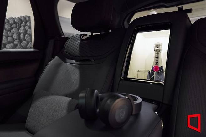 레인지로버 'SV 블랙'. JLR코리아