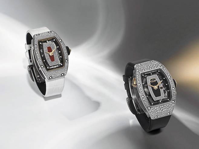 (좌)RM07-01 화이트 골드 케이스, 재스퍼 다이얼 (우)RM037화이트골드 케이스, 오닉스 다이얼.