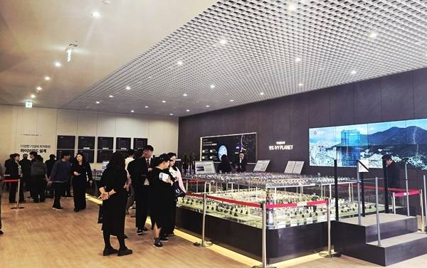 부산에코델타시티 반도 아이비플래닛 모델하우스에 방문객이 몰렸다.