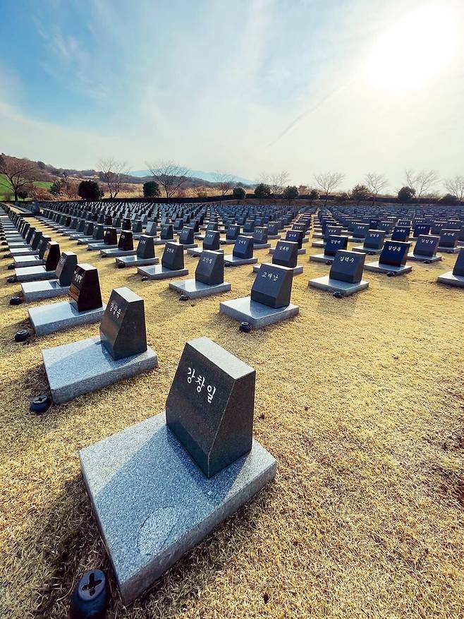 4·3평화공원에 설치된 행방불명인 표석. 모두 4138기다. 이유진 기자