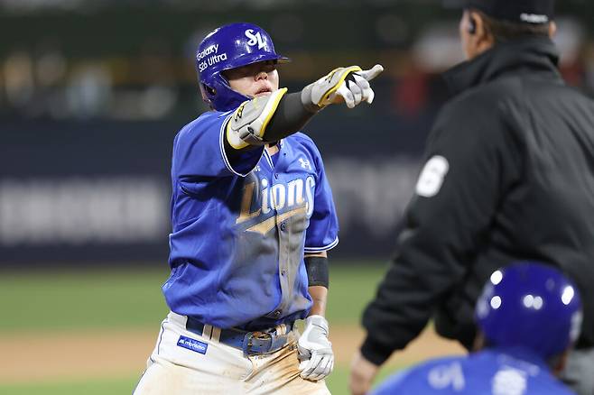 삼성 라이온즈 류지혁이 3일 수원 케이티위즈파크에서 열린 2026 KBO리그 케이티 위즈와 경기 6회초 2사 2루에서 적시 3루타를 친 뒤 환호하고 있다. 삼성 라이온즈 제공