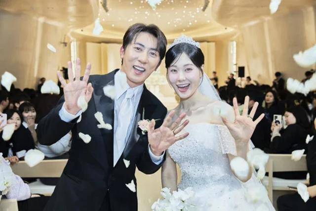 코미디언 김원훈이 엄지윤과의 가상 결혼식을 올린 소감을 밝히며 실제 아내에게 감사 인사를 전했다. 김원훈 SNS