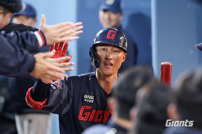 노진혁(37)이 생존 레이스를 이어갈 수 있을까. 그가 롯데 자이언츠 주전 1루수 경쟁을 구도에 파장을 일으키고 있는 건 분명하다. 사진=롯데 자이언츠