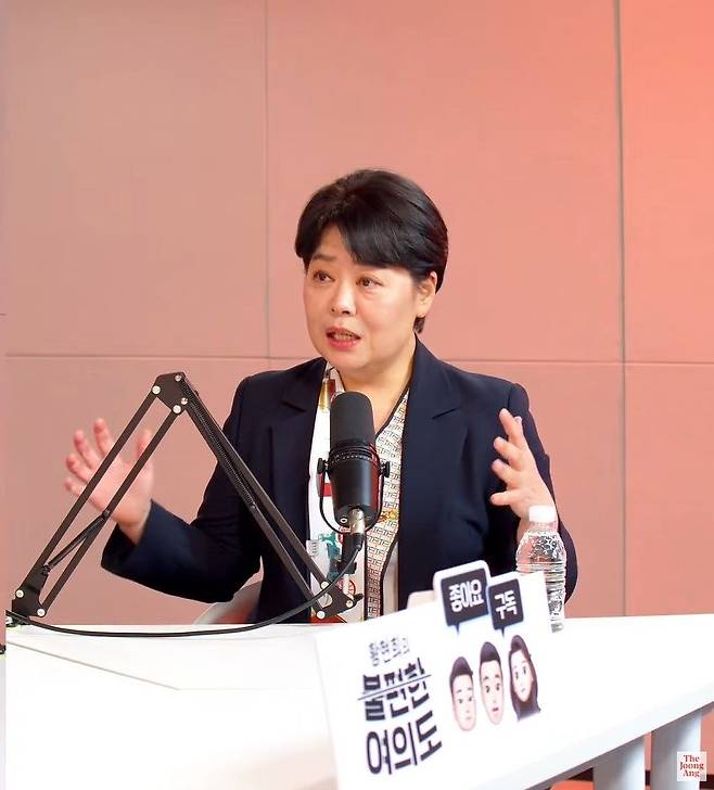 국민의힘 서울시장 후보 경선에 나선 윤희숙 전 의원이 2일 중앙일보 정치 토크쇼 ‘황현희의 불편한 여의도’에 출연해 발언하고 있다. [사진 ‘불편한 여의도’ 캡처]