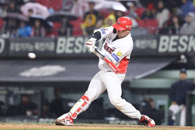 ▲ 8회말 솔로 홈런 터뜨리는 KIA 타이거즈 한준수 [KIA 타이거즈]